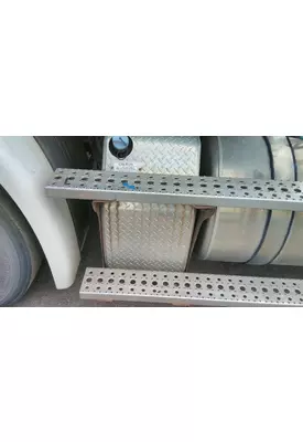 FREIGHTLINER CASCADIA 113 DEF TANK