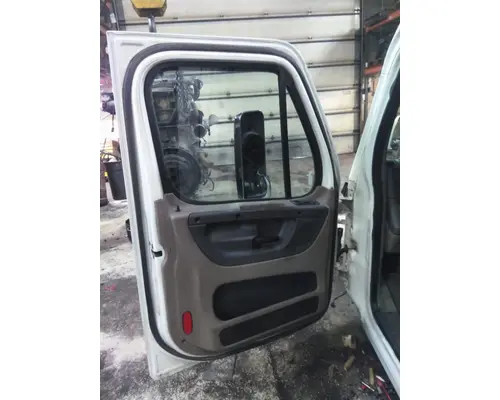 FREIGHTLINER CASCADIA 113 DOOR ASSEMBLY, FRONT