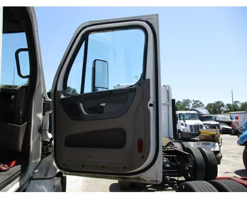 FREIGHTLINER CASCADIA 113 DOOR ASSEMBLY, FRONT