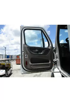 FREIGHTLINER CASCADIA 113 DOOR ASSEMBLY, FRONT