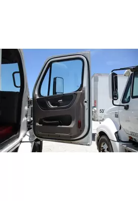 FREIGHTLINER CASCADIA 113 DOOR ASSEMBLY, FRONT