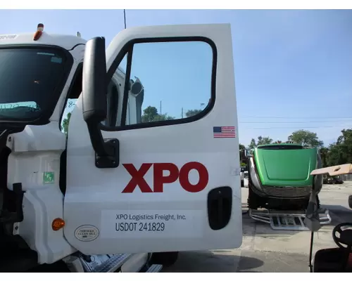 FREIGHTLINER CASCADIA 113 DOOR ASSEMBLY, FRONT