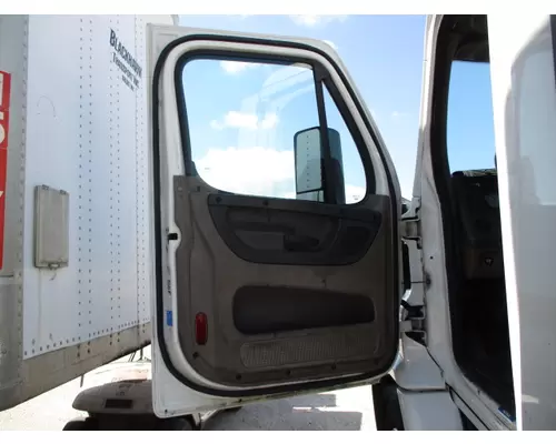 FREIGHTLINER CASCADIA 113 DOOR ASSEMBLY, FRONT