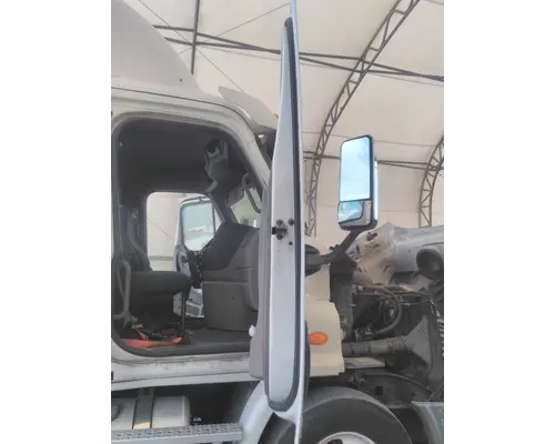 FREIGHTLINER CASCADIA 113 DOOR ASSEMBLY, FRONT