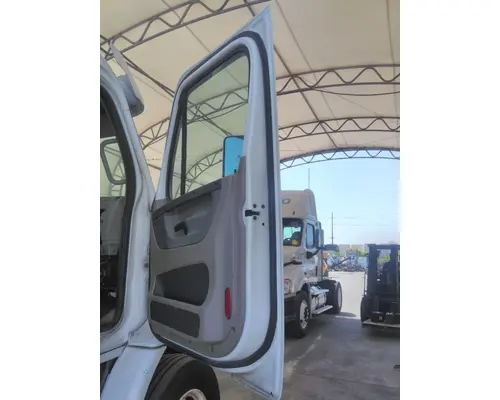 FREIGHTLINER CASCADIA 113 DOOR ASSEMBLY, FRONT