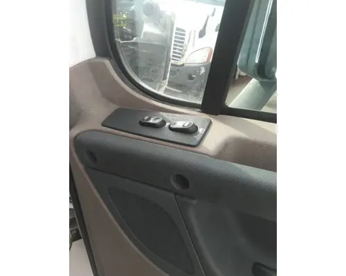 FREIGHTLINER CASCADIA 113 DOOR ASSEMBLY, FRONT