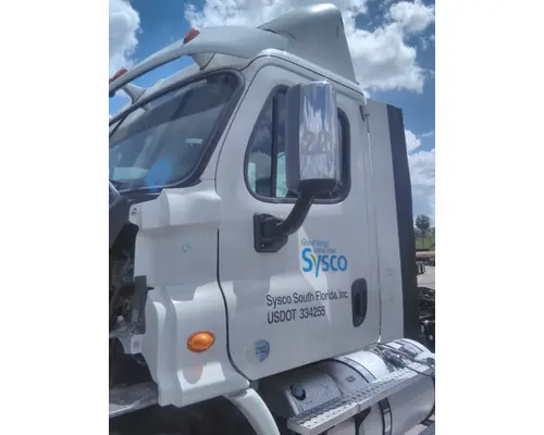 FREIGHTLINER CASCADIA 113 DOOR ASSEMBLY, FRONT