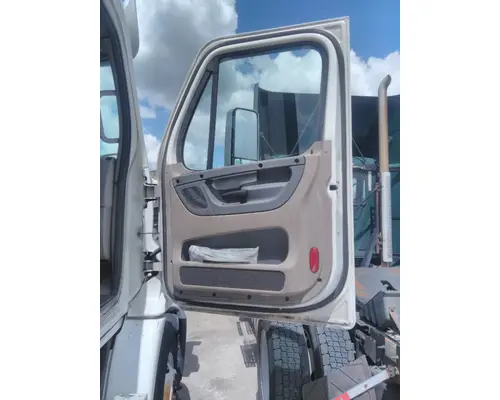 FREIGHTLINER CASCADIA 113 DOOR ASSEMBLY, FRONT