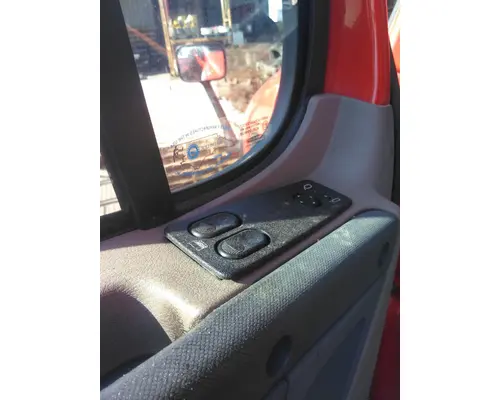 FREIGHTLINER CASCADIA 113 DOOR ASSEMBLY, FRONT