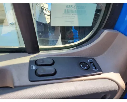 FREIGHTLINER CASCADIA 113 DOOR ASSEMBLY, FRONT