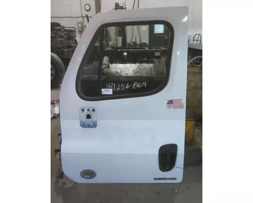 FREIGHTLINER CASCADIA 113 DOOR ASSEMBLY, FRONT