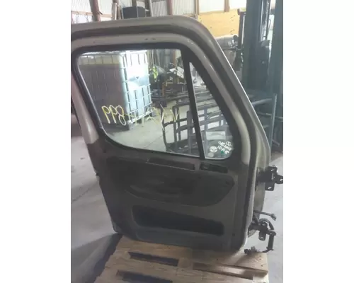 FREIGHTLINER CASCADIA 113 DOOR ASSEMBLY, FRONT