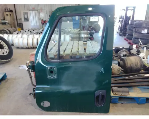 FREIGHTLINER CASCADIA 113 DOOR ASSEMBLY, FRONT