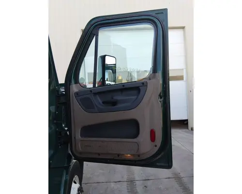 FREIGHTLINER CASCADIA 113 DOOR ASSEMBLY, FRONT