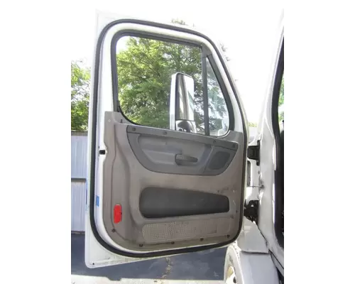 FREIGHTLINER CASCADIA 113 DOOR ASSEMBLY, FRONT