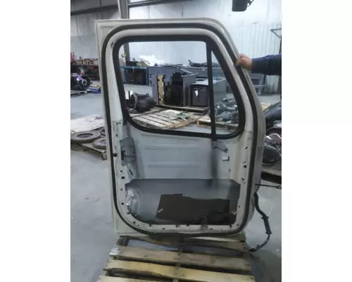 FREIGHTLINER CASCADIA 113 DOOR ASSEMBLY, FRONT