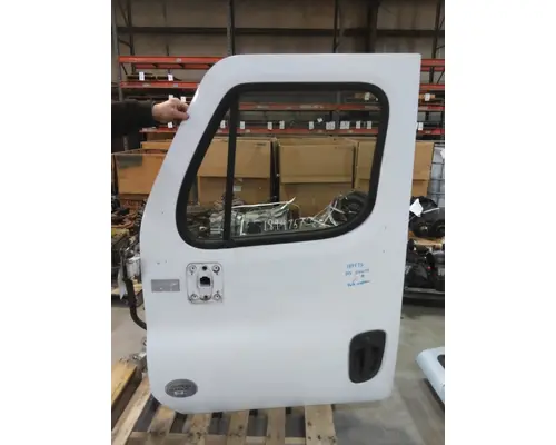 FREIGHTLINER CASCADIA 113 DOOR ASSEMBLY, FRONT