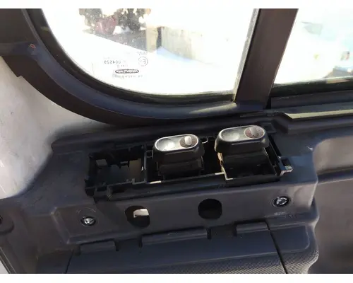 FREIGHTLINER CASCADIA 113 DOOR ASSEMBLY, FRONT