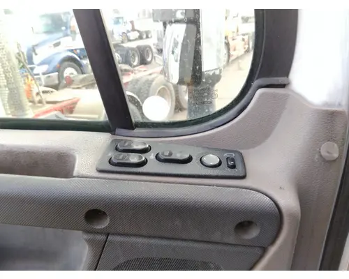 FREIGHTLINER CASCADIA 113 DOOR ASSEMBLY, FRONT