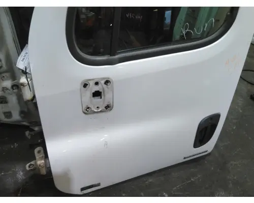 FREIGHTLINER CASCADIA 113 DOOR ASSEMBLY, FRONT