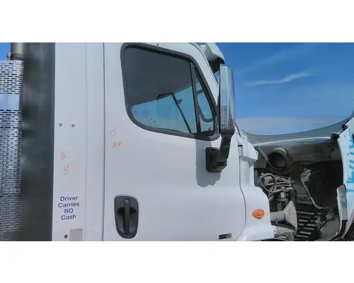 FREIGHTLINER CASCADIA 113 DOOR ASSEMBLY, FRONT
