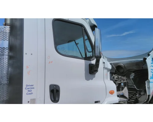 FREIGHTLINER CASCADIA 113 DOOR ASSEMBLY, FRONT