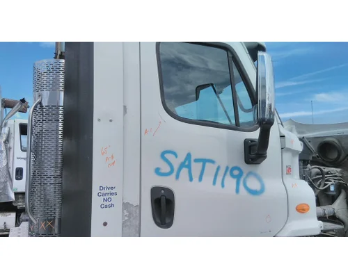 FREIGHTLINER CASCADIA 113 DOOR ASSEMBLY, FRONT