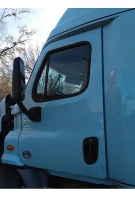 FREIGHTLINER CASCADIA 113 DOOR ASSEMBLY, FRONT