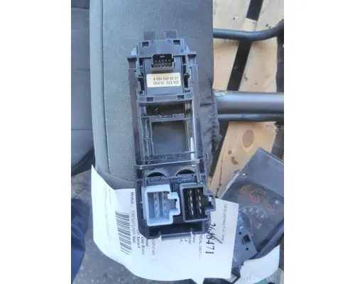 FREIGHTLINER CASCADIA 113 DOOR ELECTRICAL SWITCH