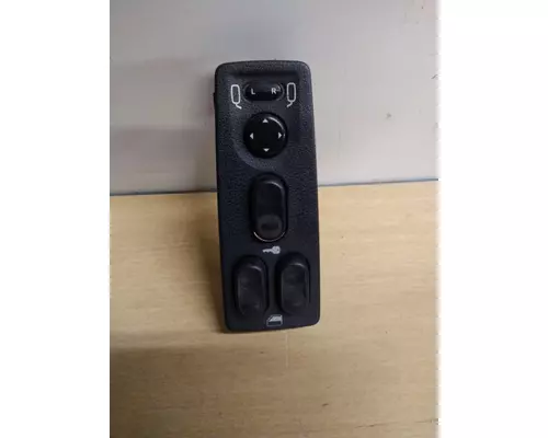 FREIGHTLINER CASCADIA 113 DOOR ELECTRICAL SWITCH
