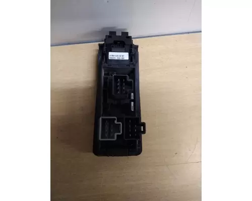 FREIGHTLINER CASCADIA 113 DOOR ELECTRICAL SWITCH