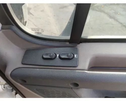 FREIGHTLINER CASCADIA 113 DOOR ELECTRICAL SWITCH