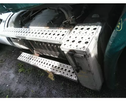 FREIGHTLINER CASCADIA 113 DPF STEP