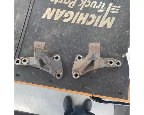 FREIGHTLINER CASCADIA 113 Engine Mounts