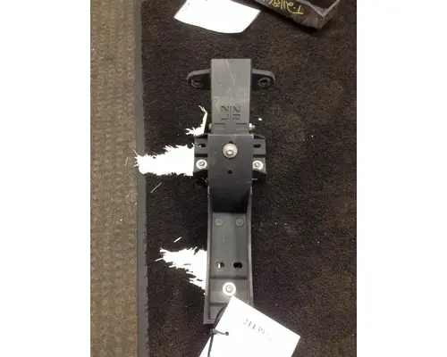 FREIGHTLINER CASCADIA 113 FENDER BRACKETMOUNT