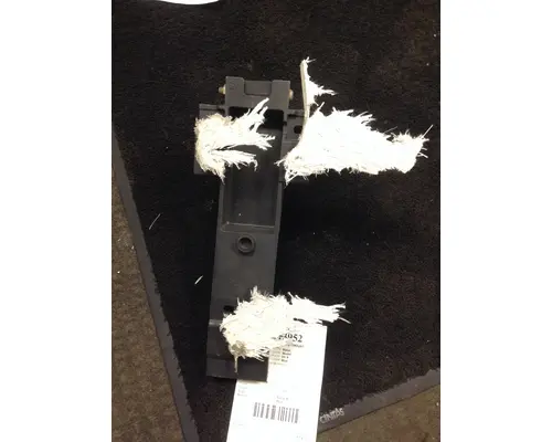 FREIGHTLINER CASCADIA 113 FENDER BRACKETMOUNT