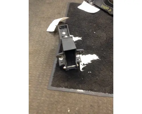 FREIGHTLINER CASCADIA 113 FENDER BRACKETMOUNT