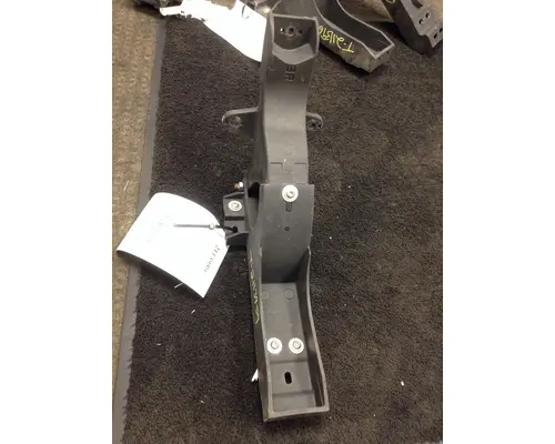 FREIGHTLINER CASCADIA 113 FENDER BRACKETMOUNT