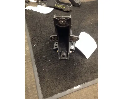 FREIGHTLINER CASCADIA 113 FENDER BRACKETMOUNT