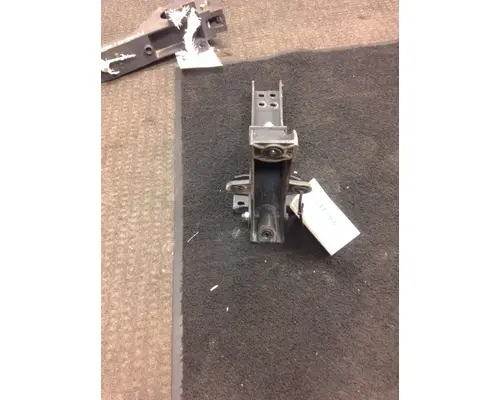 FREIGHTLINER CASCADIA 113 FENDER BRACKETMOUNT