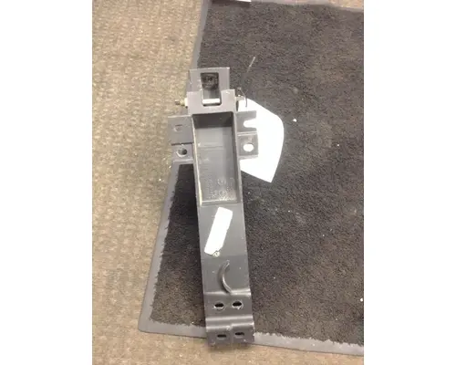 FREIGHTLINER CASCADIA 113 FENDER BRACKETMOUNT