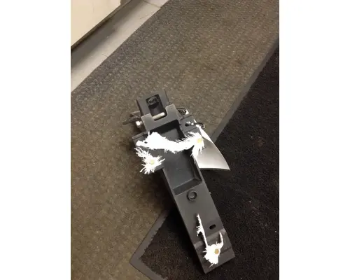 FREIGHTLINER CASCADIA 113 FENDER BRACKETMOUNT