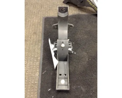 FREIGHTLINER CASCADIA 113 FENDER BRACKETMOUNT