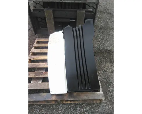 FREIGHTLINER CASCADIA 113 FENDER EXTENSION