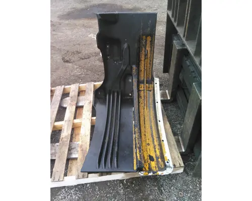 FREIGHTLINER CASCADIA 113 FENDER EXTENSION