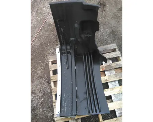 FREIGHTLINER CASCADIA 113 FENDER EXTENSION