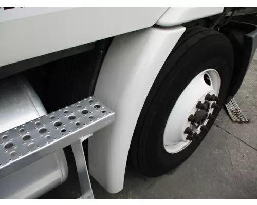 FREIGHTLINER CASCADIA 113 FENDER EXTENSION