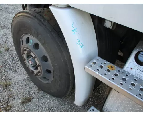 FREIGHTLINER CASCADIA 113 FENDER EXTENSION