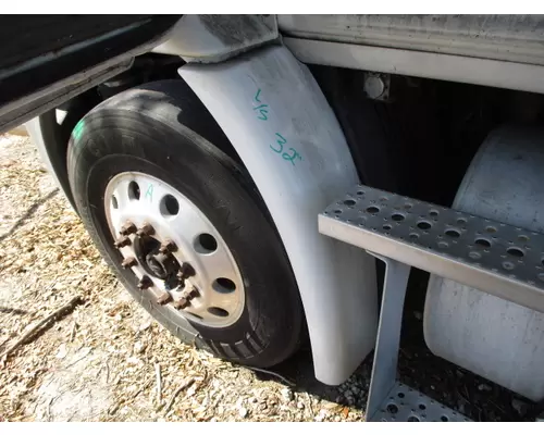 FREIGHTLINER CASCADIA 113 FENDER EXTENSION