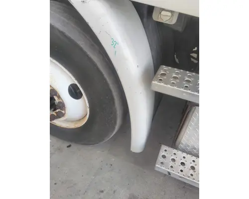 FREIGHTLINER CASCADIA 113 FENDER EXTENSION